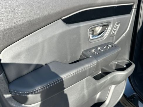 New 2025 Honda Pilot Touring image 10