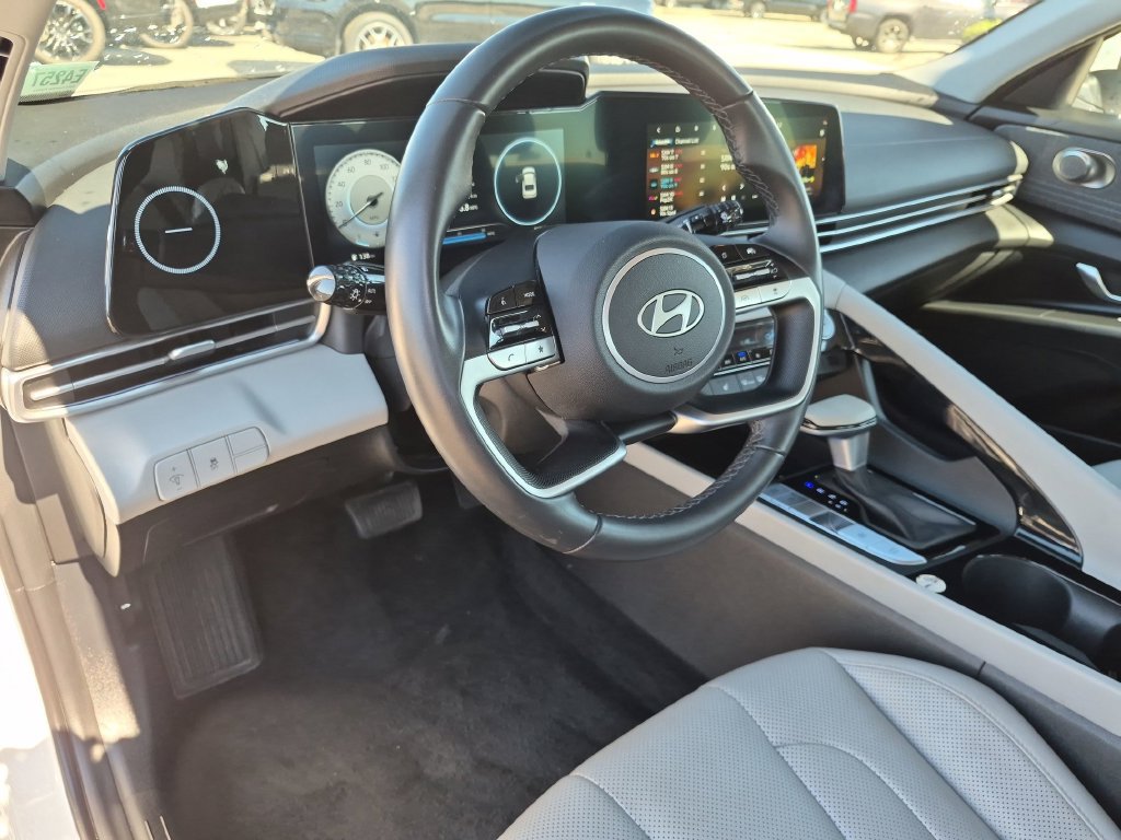 Used 2025 Hyundai Elantra Limited FWD image 36