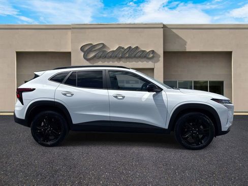 Used 2025 Chevrolet Trax ACTIV w/ Driver Confidence Package FWD image 2