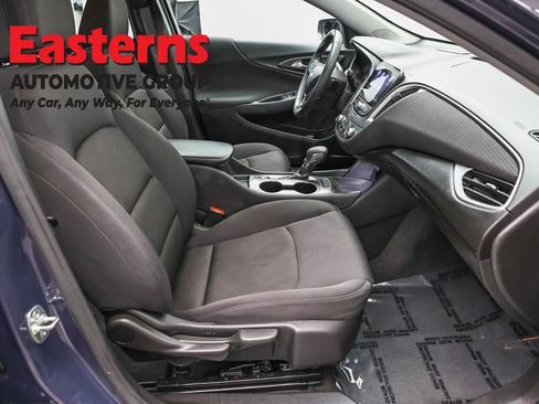 Used 2025 Chevrolet Malibu RS FWD image 23