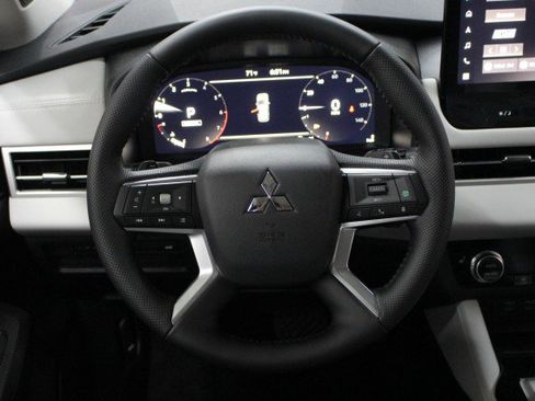 New 2026 Mitsubishi Outlander SE image 21