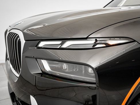 Used 2024 BMW X7 xDrive40i image 3