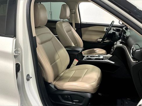 Used 2021 Ford Explorer XLT w/ Equipment Group 202A image 29