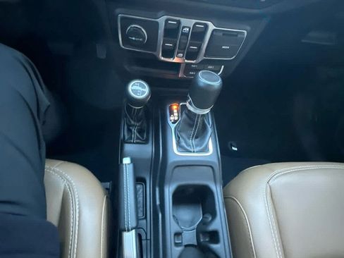 Used 2021 Jeep Wrangler Unlimited Sahara image 25