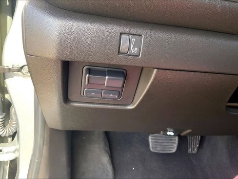 Used 2024 Chevrolet Colorado Trail Boss w/ Technology Package image 32