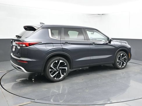 Used 2024 Mitsubishi Outlander SE AWD/4WD image 3