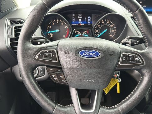 Used 2017 Ford Escape SE w/ SE Sport Appearance Package FWD image 16