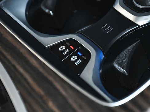 Used 2023 BMW X7 xDrive40i w/ Executive Package image 94