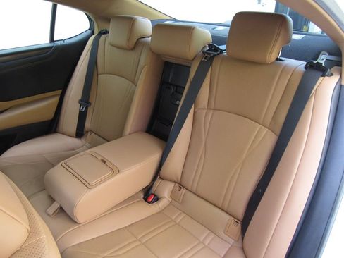 Used 2022 Lexus ES 350 w/ Luxury Package FWD image 15