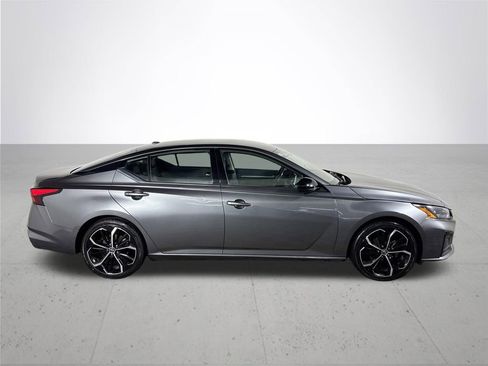 Used 2023 Nissan Altima 2.5 SR image 5
