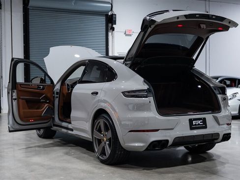 Used 2021 Porsche Cayenne Turbo AWD/4WD image 43