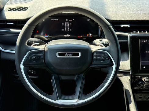 Used 2023 Jeep Grand Cherokee Altitude RWD image 14