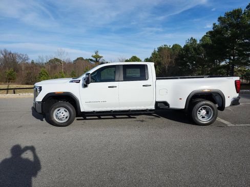 New 2026 GMC Sierra 3500 Pro image 2
