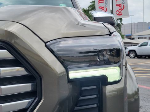 Used 2024 Toyota Tacoma Limited w/ Limited Package (LT) image 11