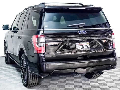 Used 2021 Ford Expedition Limited image 2