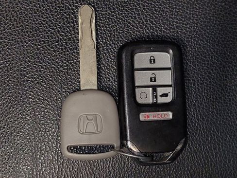 Used 2017 Honda Pilot Touring image 32