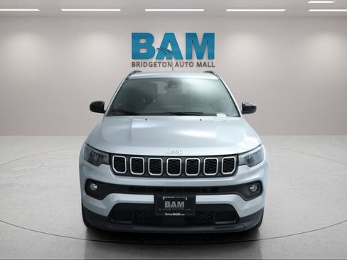 Used 2024 Jeep Compass Latitude AWD/4WD image 13