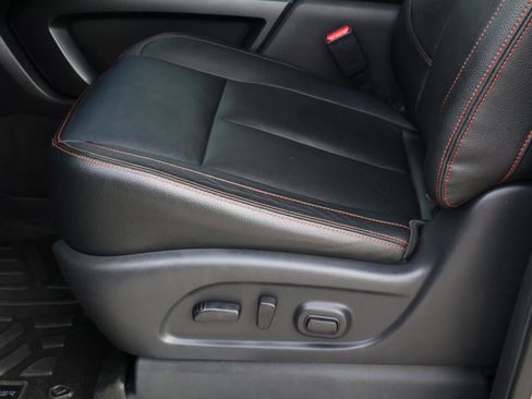 Used 2021 Nissan Titan PRO-4X w/ Pro-4x Convenience Package image 18