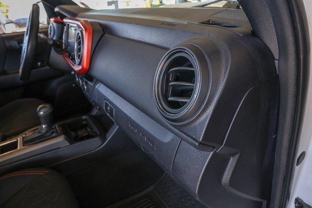 Used 2016 Toyota Tacoma TRD Sport RWD image 33