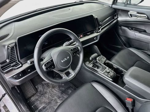 Used 2025 Kia Sportage EX FWD image 2