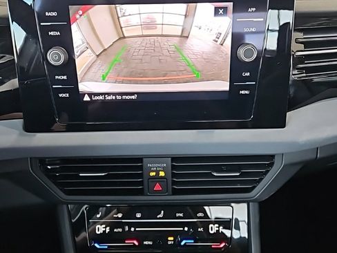 Used 2025 Volkswagen Jetta SE image 31