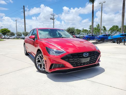 Used 2021 Hyundai Sonata SEL FWD image 2