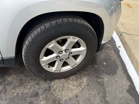 Used 2016 GMC Acadia SLE image 1