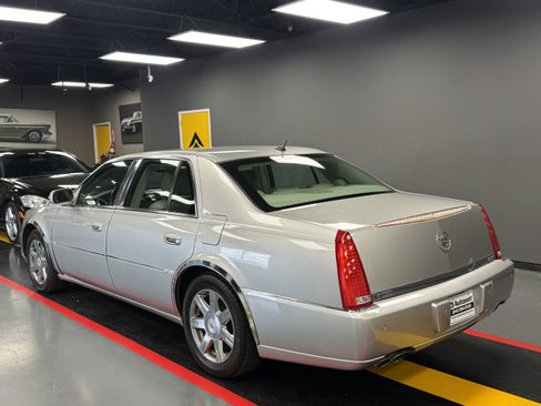 Used 2007 Cadillac DTS Luxury I w/ Trunk Convenience Package FWD image 4