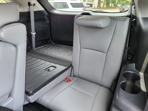 Used 2022 Toyota Highlander XLE AWD/4WD image 20