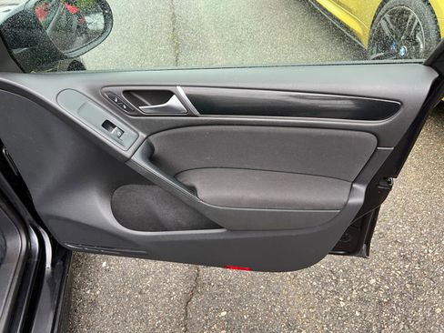 Used 2010 Volkswagen GTI 4-Door image 22
