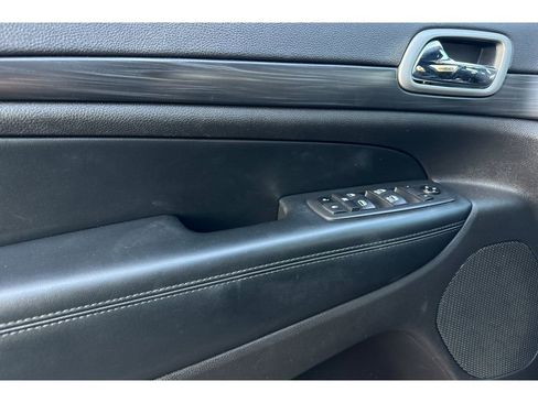 Used 2021 Jeep Grand Cherokee Laredo X image 11