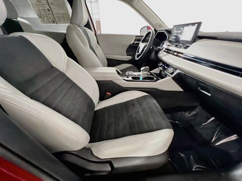 Used 2025 Mitsubishi Outlander SE FWD image 31