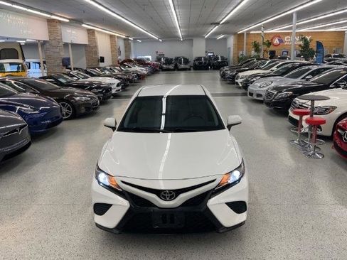 Used 2018 Toyota Camry SE image 39