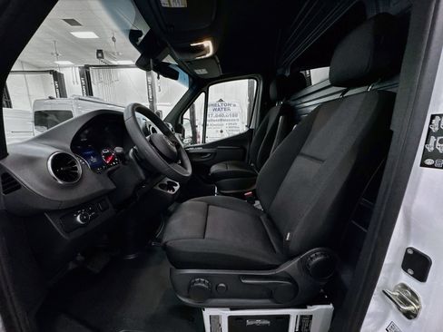 Used 2025 Mercedes-Benz Sprinter 3500 image 22