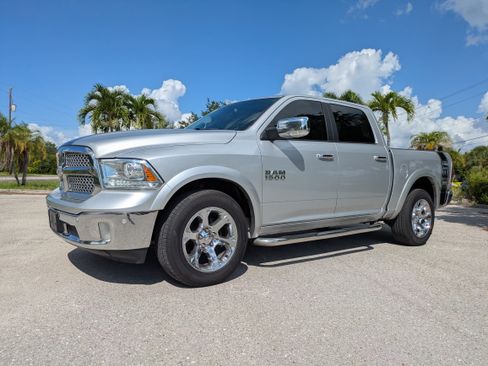 Used 2018 RAM 1500 Laramie w/ Convenience Group AWD/4WD image 8