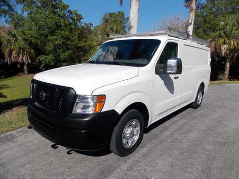Used 2021 Nissan NV 2500 SV image 3