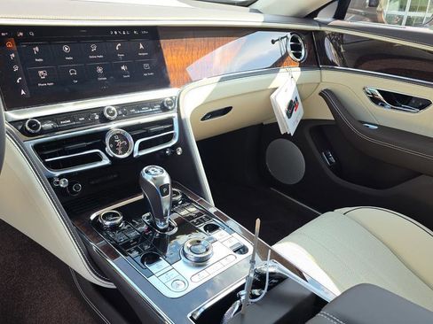New 2026 Bentley Flying Spur Base image 24