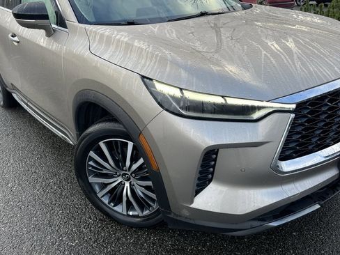 Used 2023 INFINITI QX60 Sensory image 2