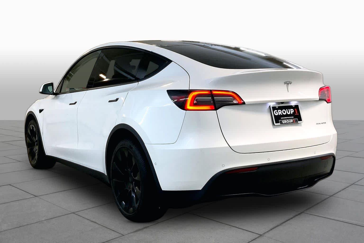 Used 2022 Tesla Model Y Long Range AWD/4WD image 11