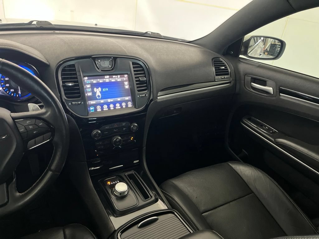 Used 2019 Chrysler 300 S w/ 300S Premium Group 2 RWD image 33