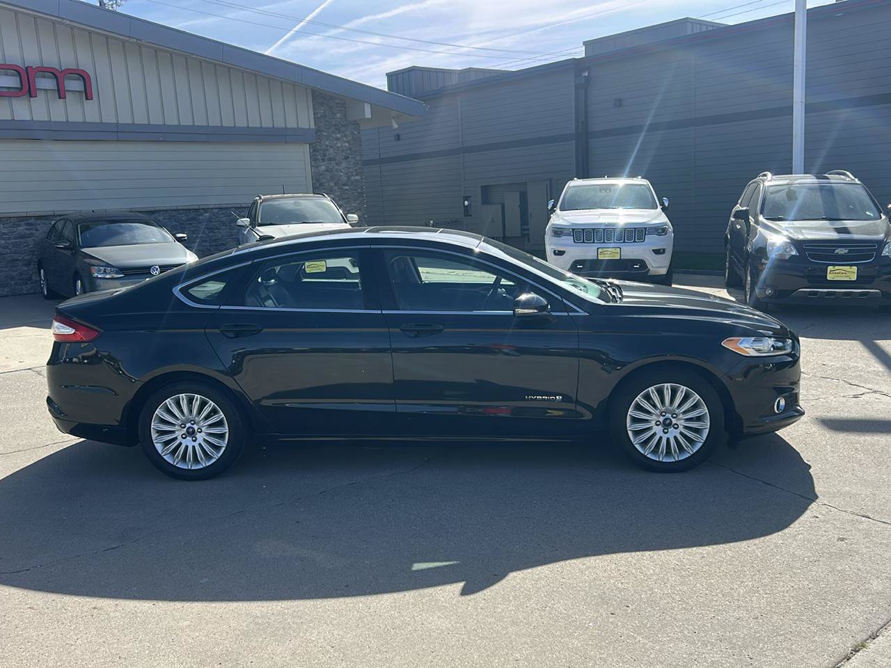 Used 2015 Ford Fusion SE w/ Equipment Group 502A FWD image 2