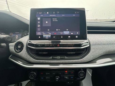 Certified 2022 Jeep Compass Latitude w/ Convenience Group image 18