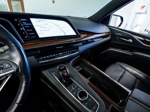 Used 2022 Cadillac Escalade Premium Luxury image 43