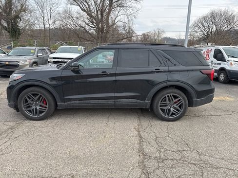 Used 2025 Ford Explorer ST AWD/4WD image 6