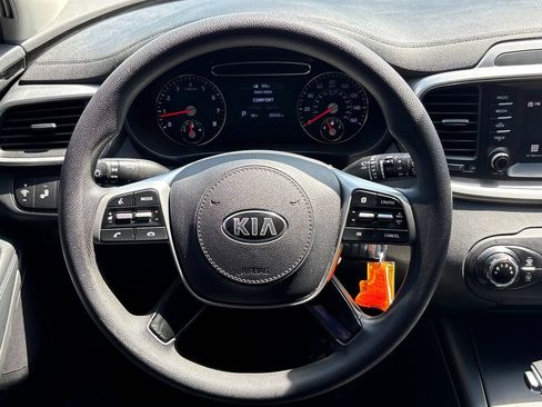 Used 2019 Kia Sorento FWD image 9