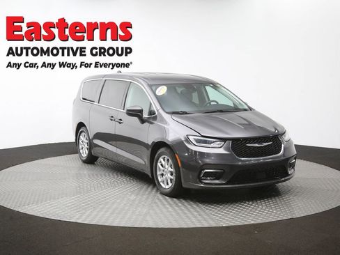Used 2023 Chrysler Pacifica Touring-L FWD image 51