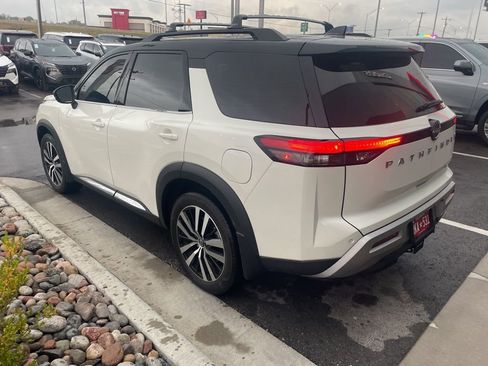Used 2023 Nissan Pathfinder Platinum image 7