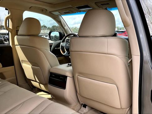 Used 2021 Lexus LX 570 4WD w/ Luxury Package image 21