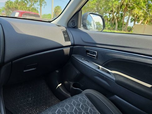 Used 2024 Mitsubishi Outlander Sport ES AWD/4WD image 9