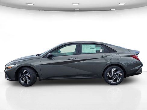 New 2025 Hyundai Elantra SEL image 4